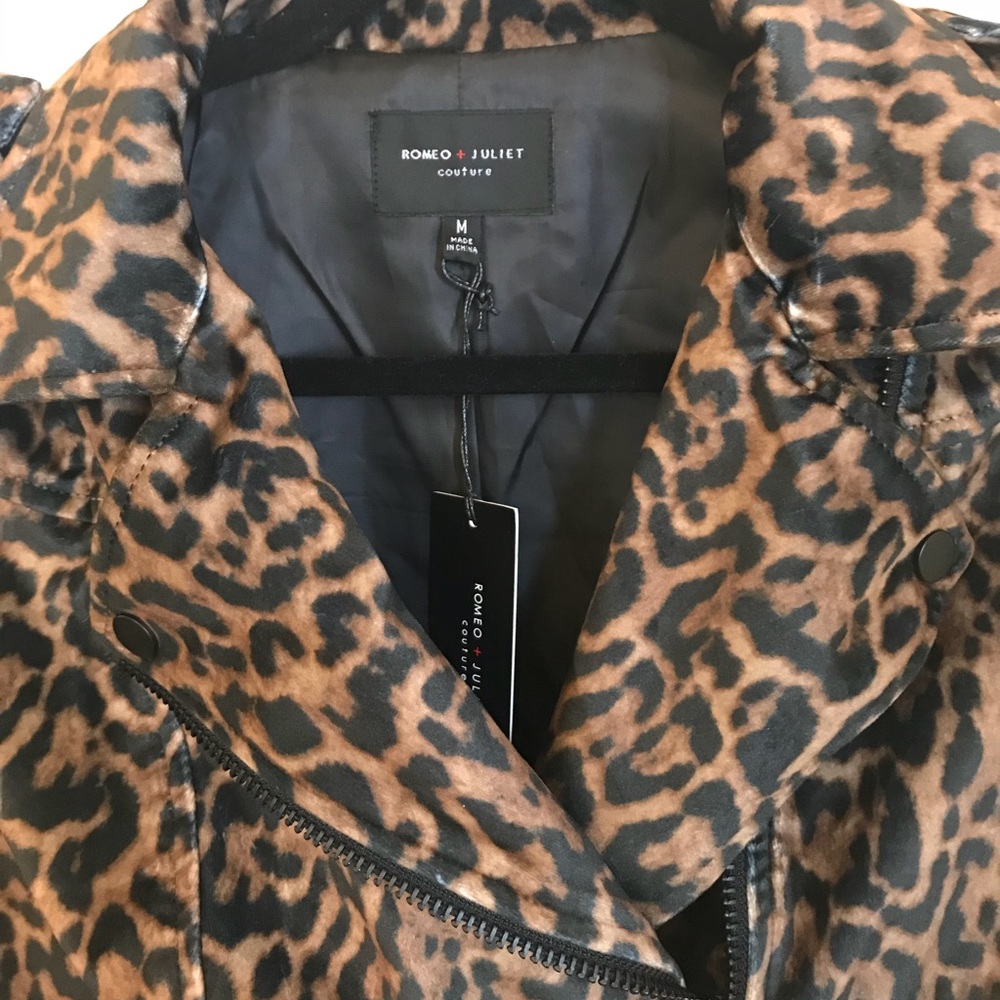 ROMEO & JULIET COUTURE Leopard Print Moto Jacket - Picture 4 of 8